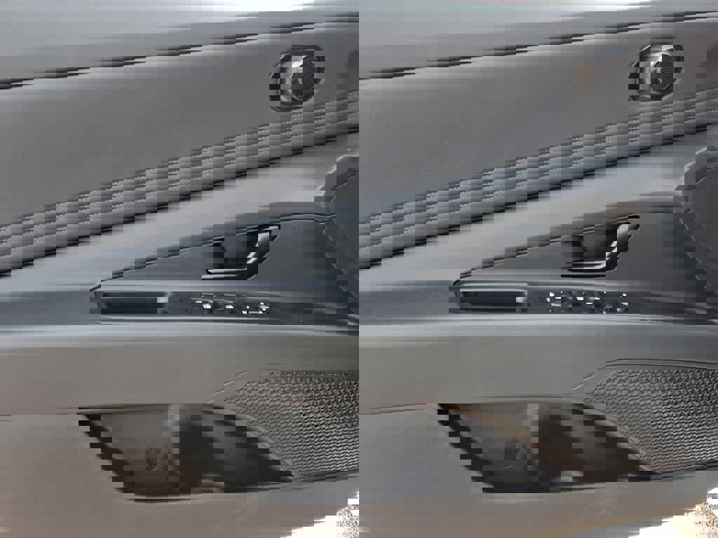 Certified 2025 Hyundai Elantra Sport image 11