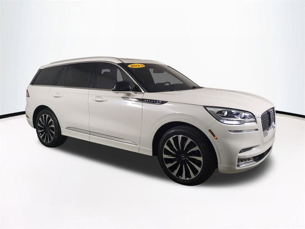 Used 2023 Lincoln Aviator Black Label Grand Touring image 2
