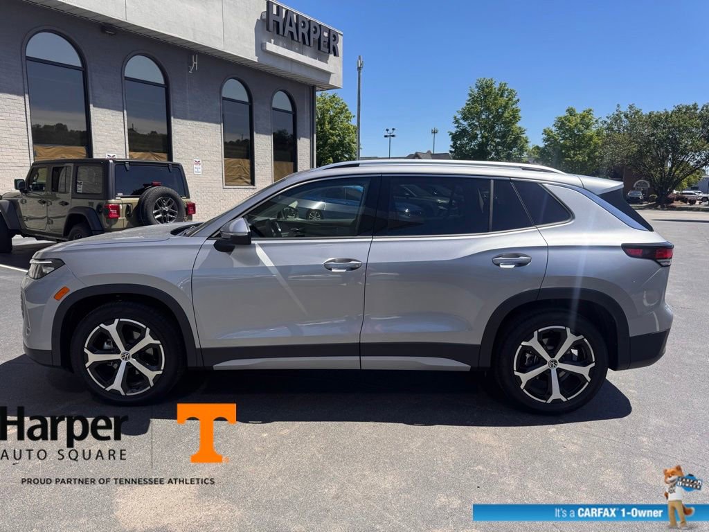 Used 2026 Volkswagen Tiguan SE FWD image 2
