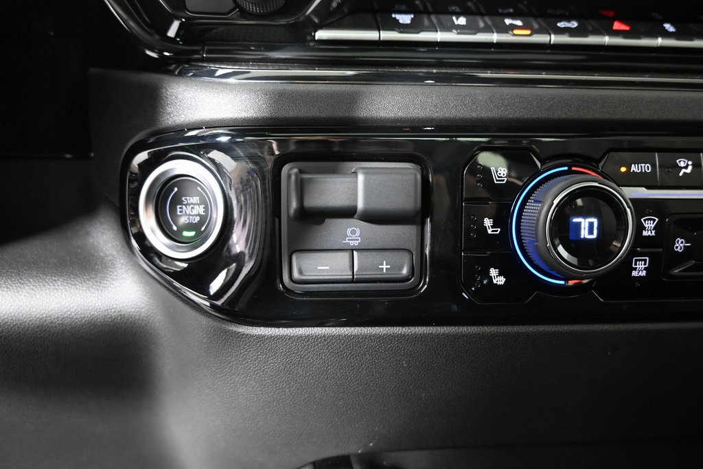 Used 2025 Chevrolet Silverado 2500 ZR2 w/ Technology Package image 31