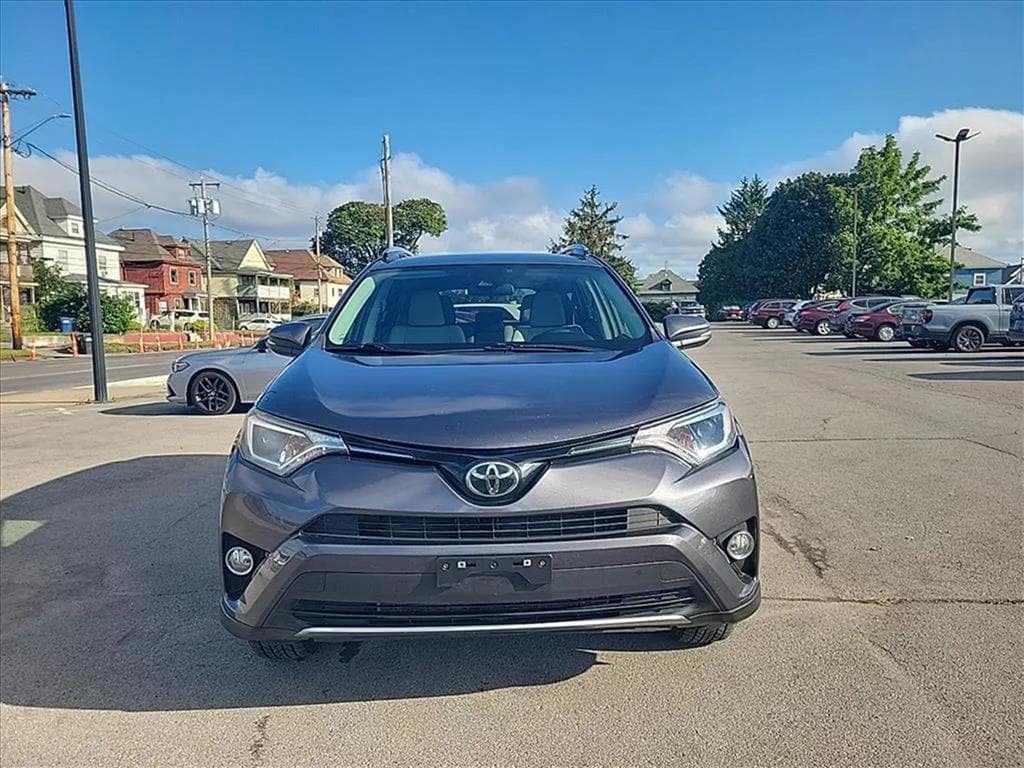 Used 2018 Toyota RAV4 XLE w/ Plus Extra Value Package AWD/4WD image 8