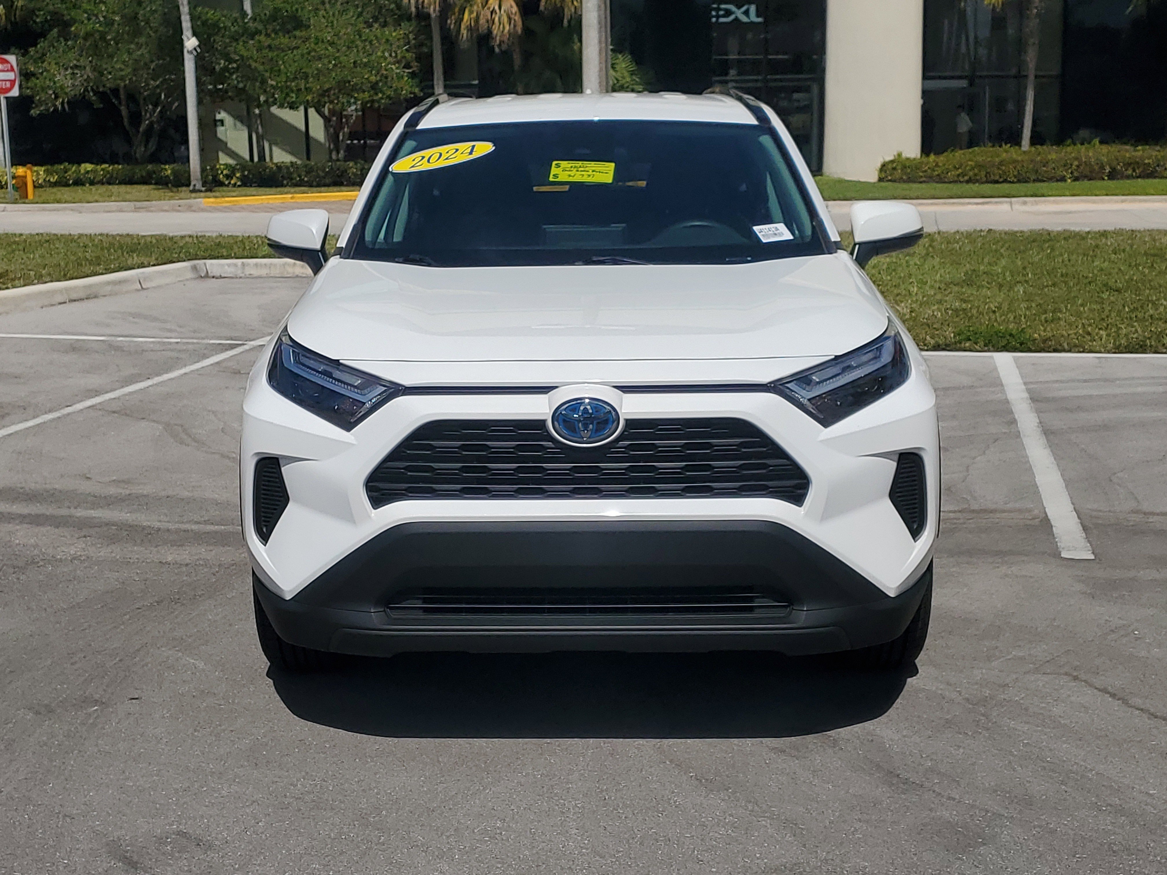 Used 2024 Toyota RAV4 XLE image 8