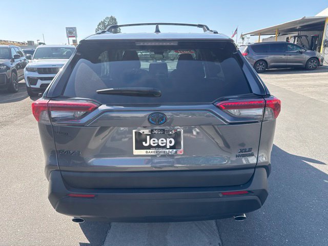 Used 2021 Toyota RAV4 XLE AWD/4WD image 4