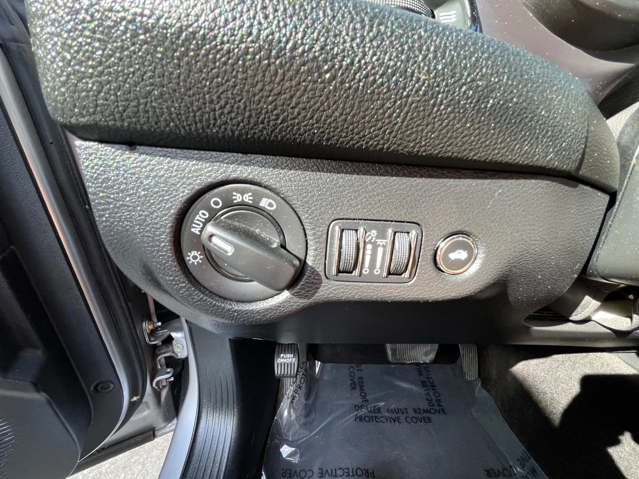 Used 2017 Dodge Challenger SXT RWD image 15