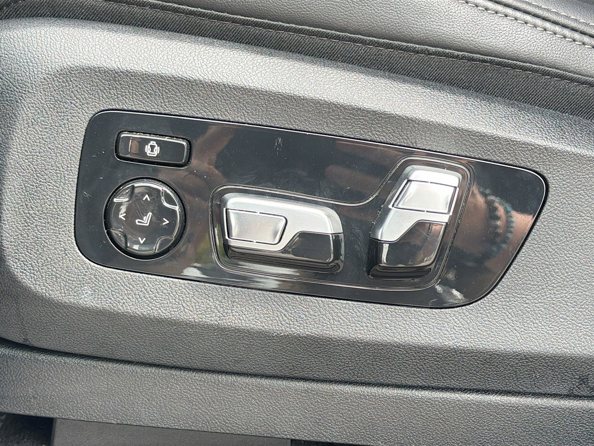 Certified 2026 BMW X5 M60i image 26