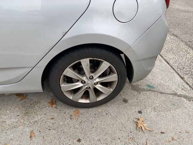 Used 2013 Hyundai Accent SE image 24