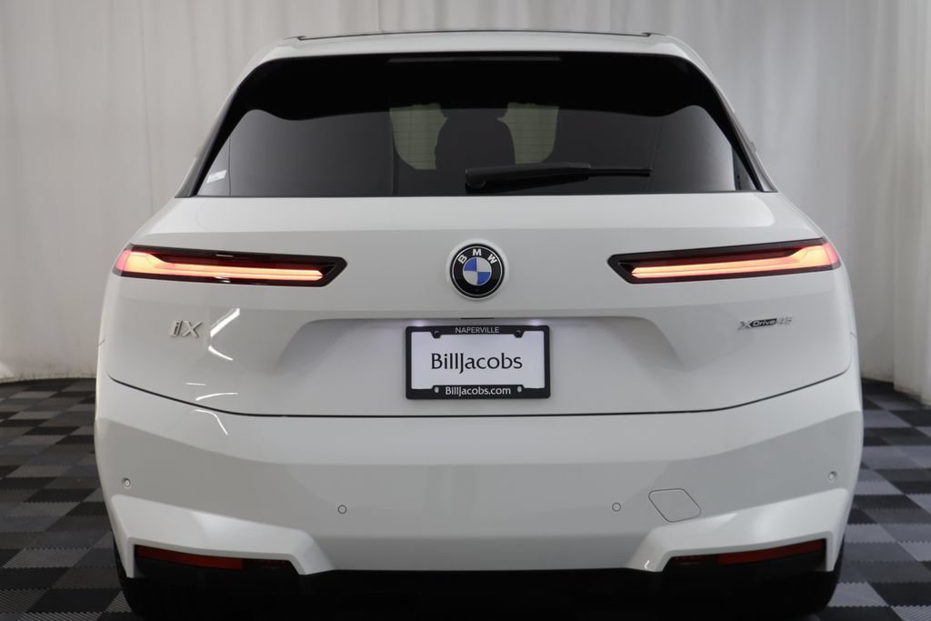 Used 2026 BMW iX xDrive45 w/ Premium Package AWD/4WD image 15