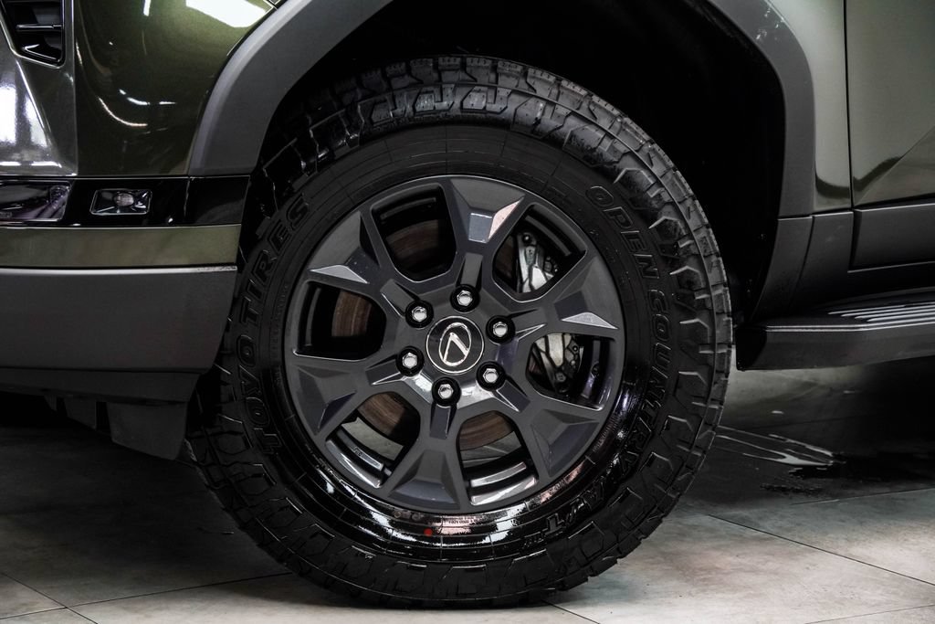 Used 2024 Lexus GX 550 AWD/4WD image 5