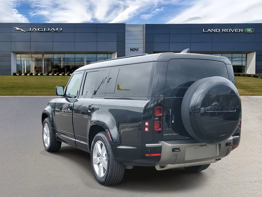 Used 2025 Land Rover Defender 130 X-Dynamic SE image 2