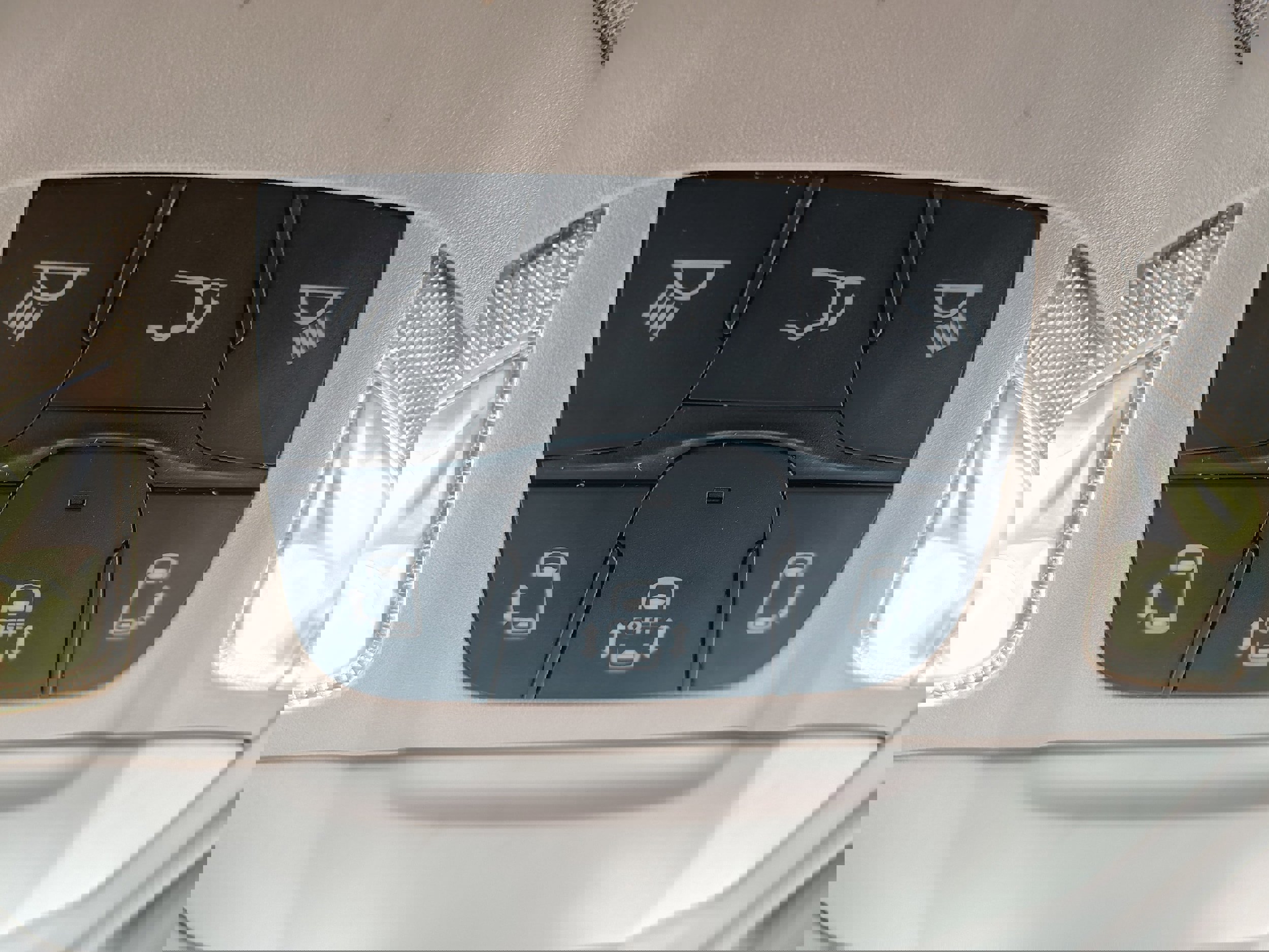 Used 2024 Chrysler Voyager LX image 48