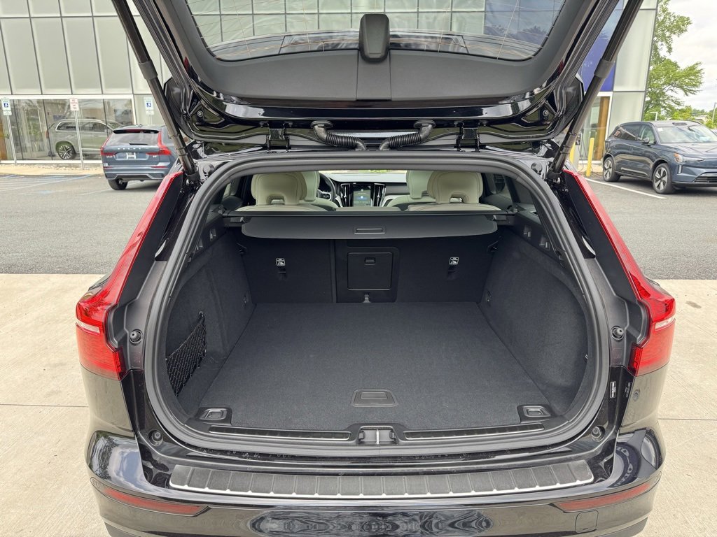 New 2026 Volvo V60 B5 Cross Country Ultra w/ Protection Package Premier image 29