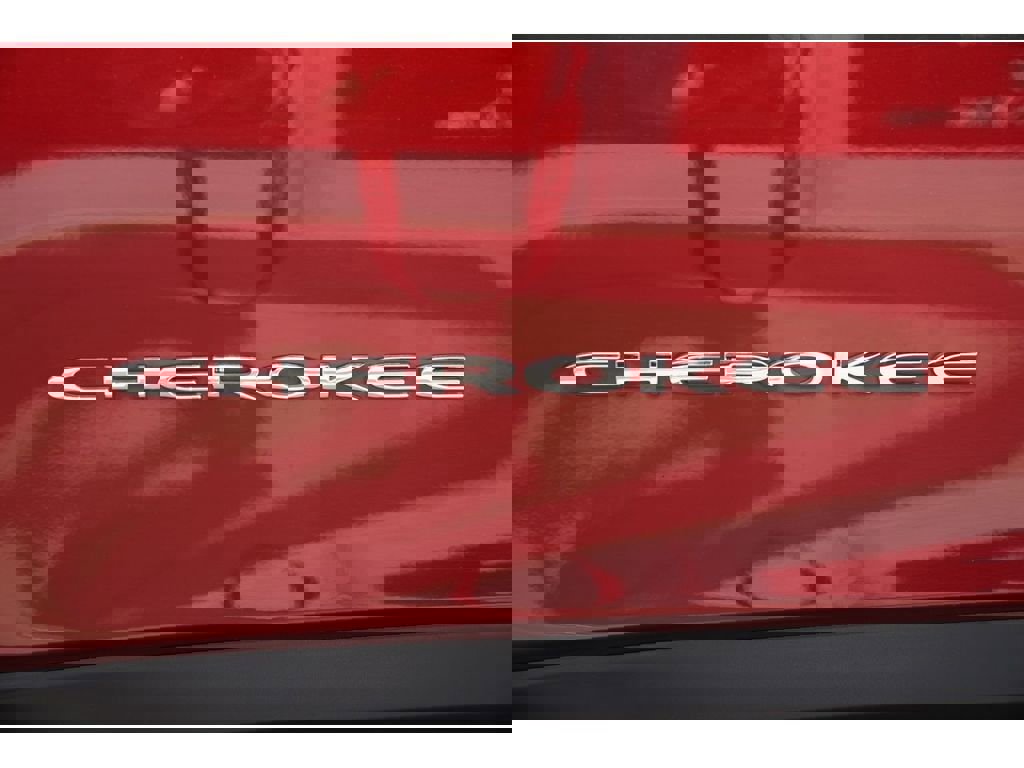 Used 2016 Jeep Cherokee Limited w/ Luxury Group image 8