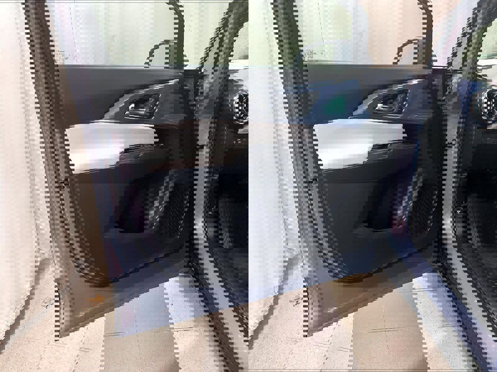 Used 2025 Chevrolet Equinox EV LT image 9