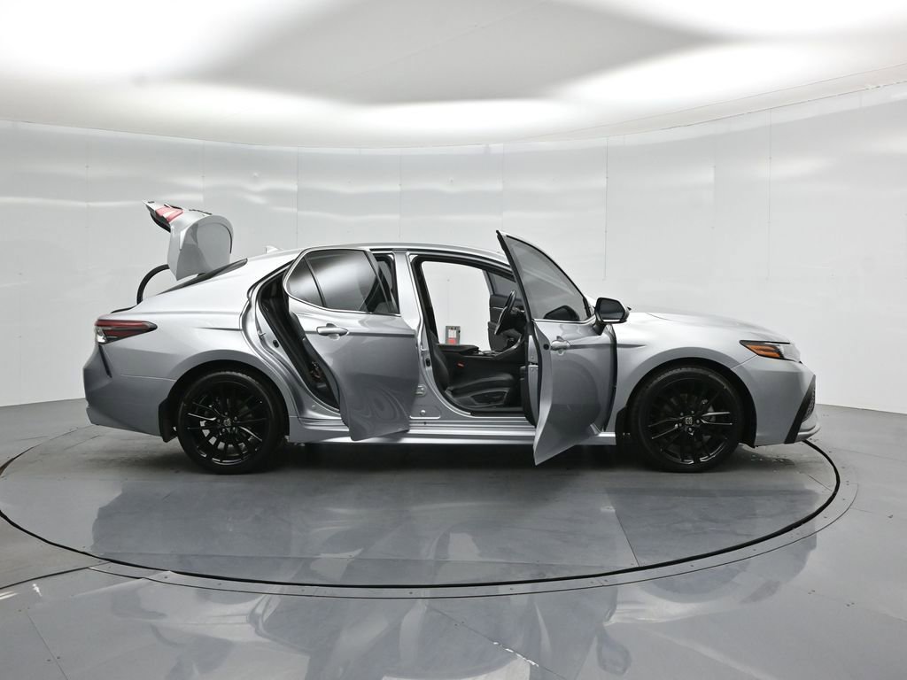 Used 2022 Toyota Camry XSE FWD image 4
