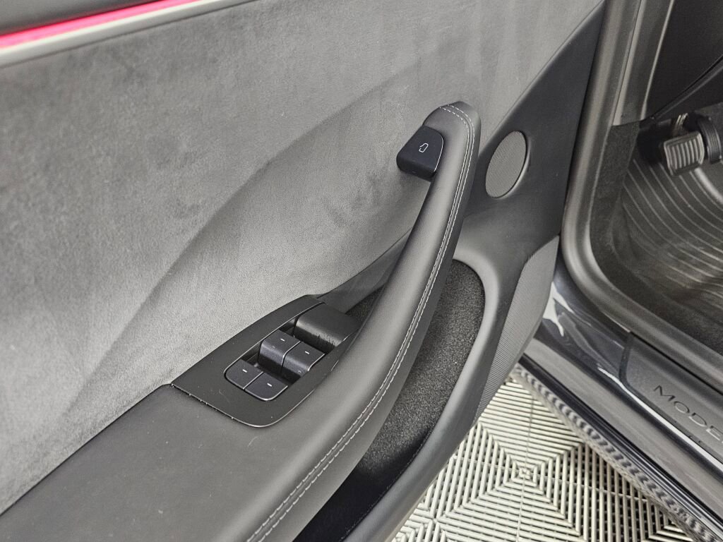 Used 2025 Tesla Model 3 Long Range image 17