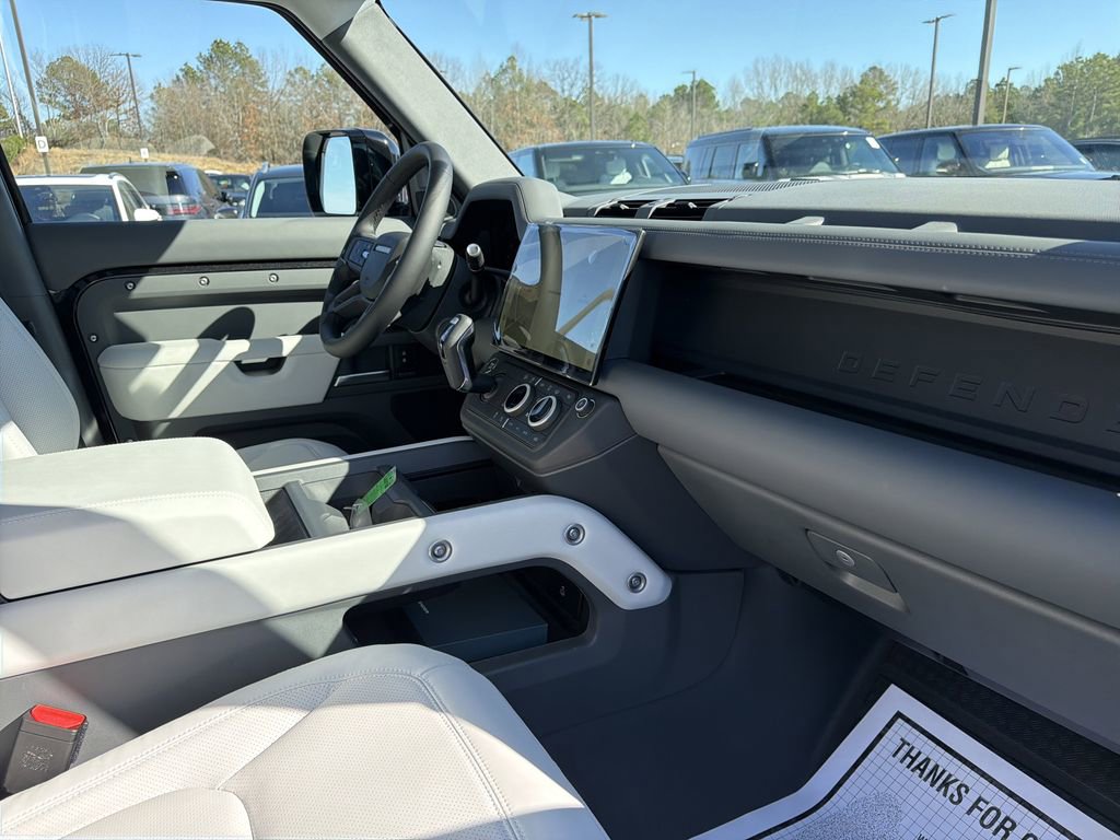 New 2026 Land Rover Defender 110 X-Dynamic SE image 18