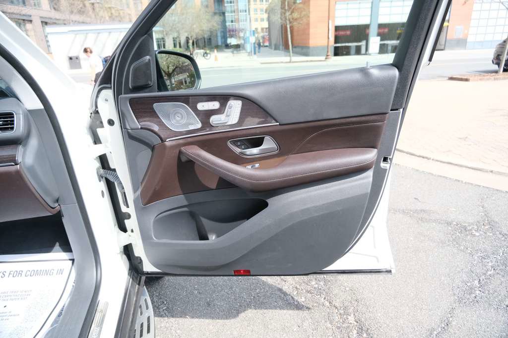 Used 2020 Mercedes-Benz GLS 580 4MATIC image 36