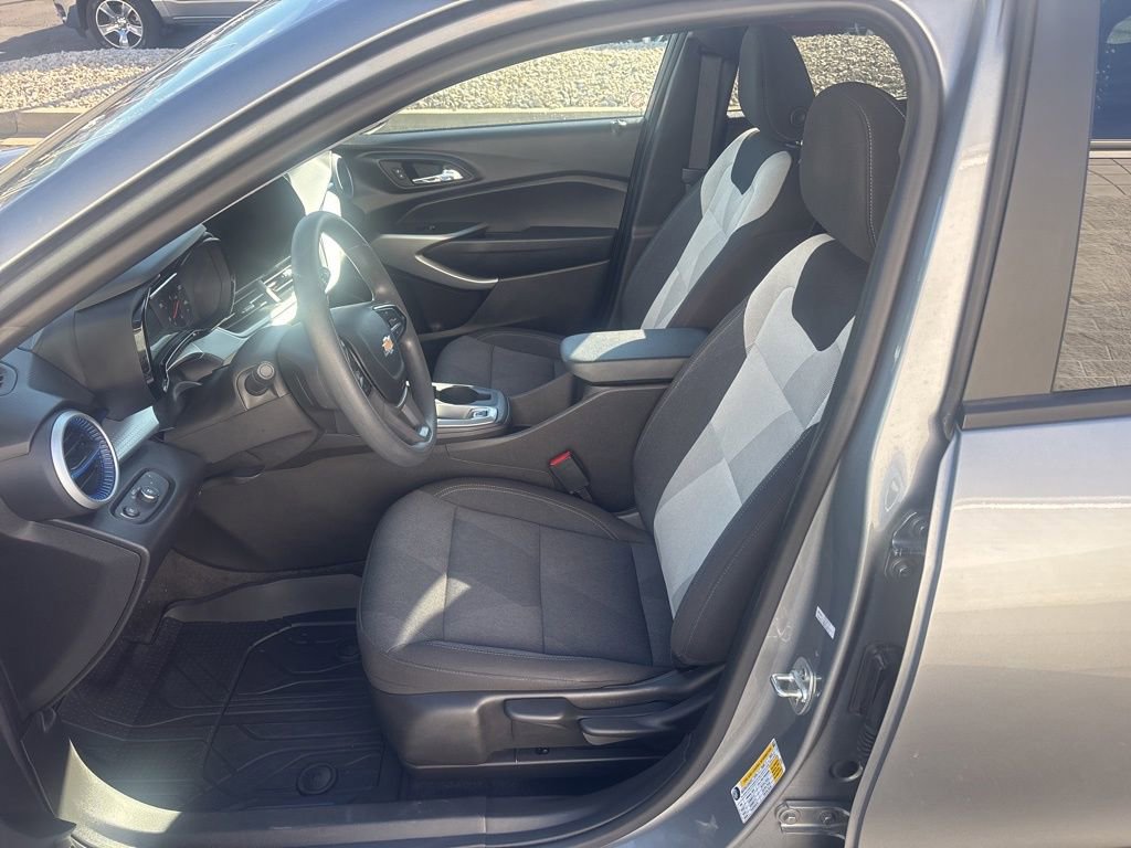 Used 2025 Chevrolet Trax LS image 13