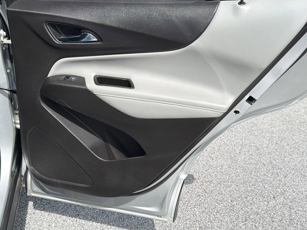 Used 2018 Chevrolet Equinox Premier image 16