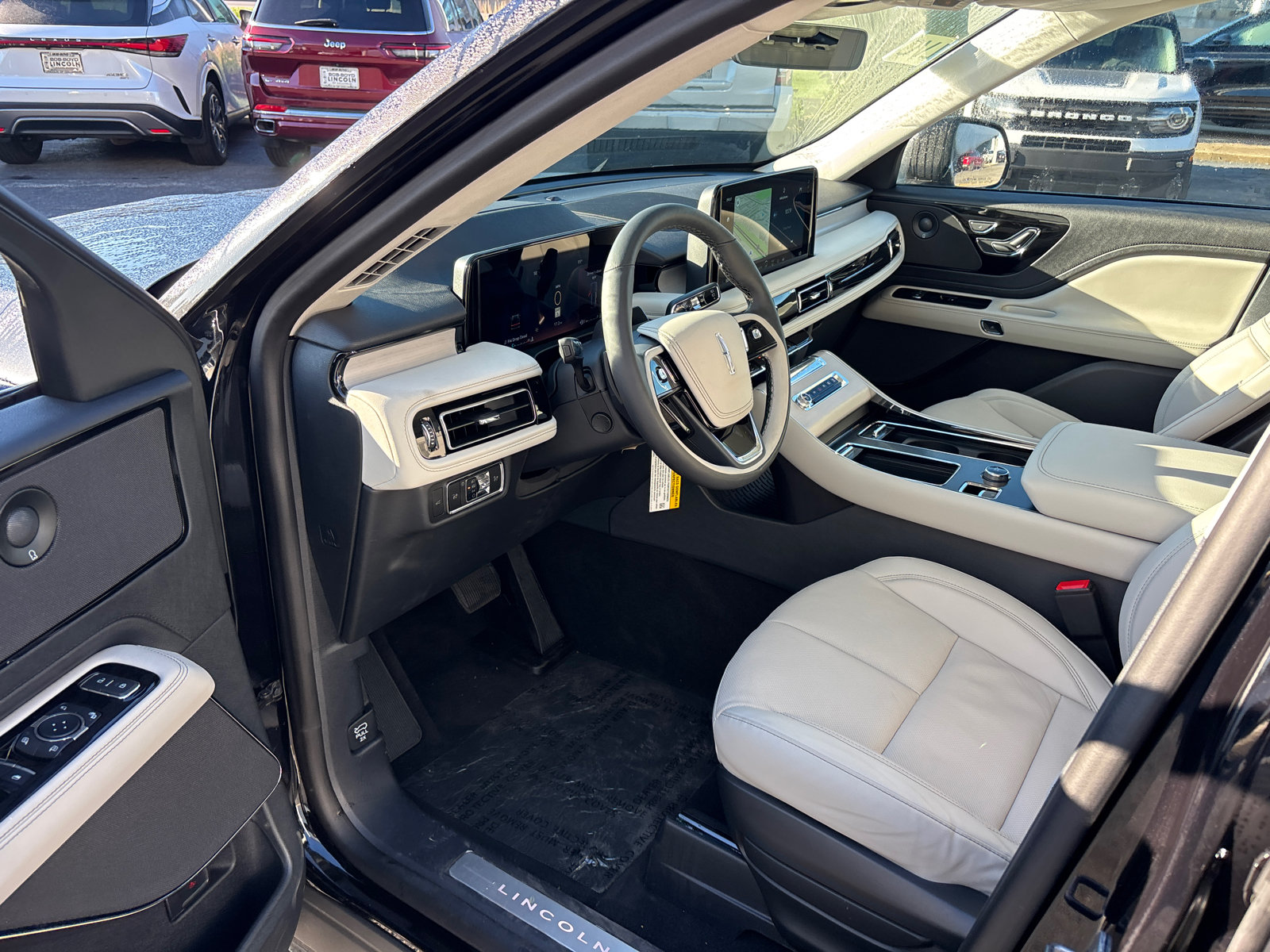 New 2026 Lincoln Aviator Reserve w/ Illumination Package AWD/4WD image 23