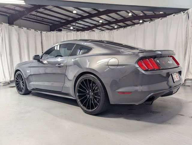 Used 2017 Ford Mustang GT RWD image 4