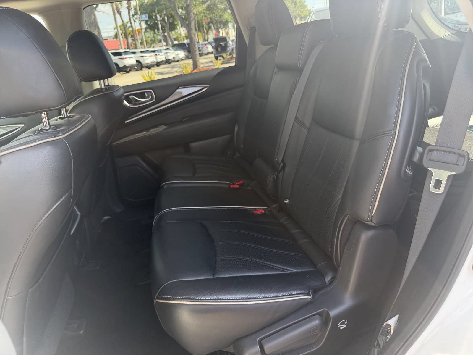 Used 2017 INFINITI QX60 Luxe w/ Premium Plus Package AWD/4WD image 14