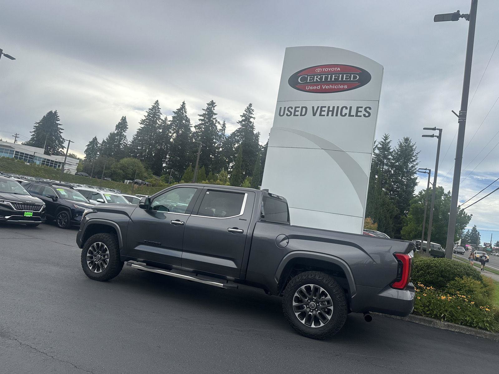 Used 2023 Toyota Tundra Limited AWD/4WD image 3