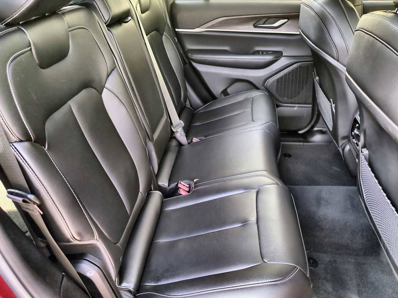 Used 2024 Jeep Grand Cherokee Limited image 21