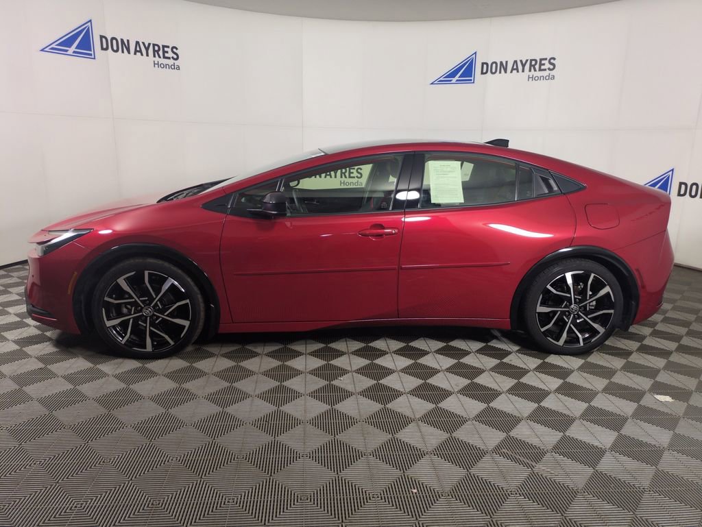 Used 2024 Toyota Prius Prime FWD image 2