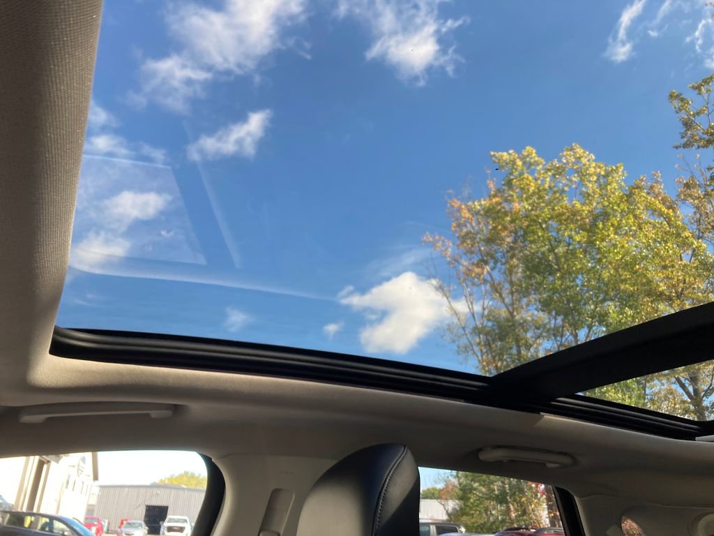 Used 2018 Ford Edge Titanium w/ Equipment Group 301A image 25