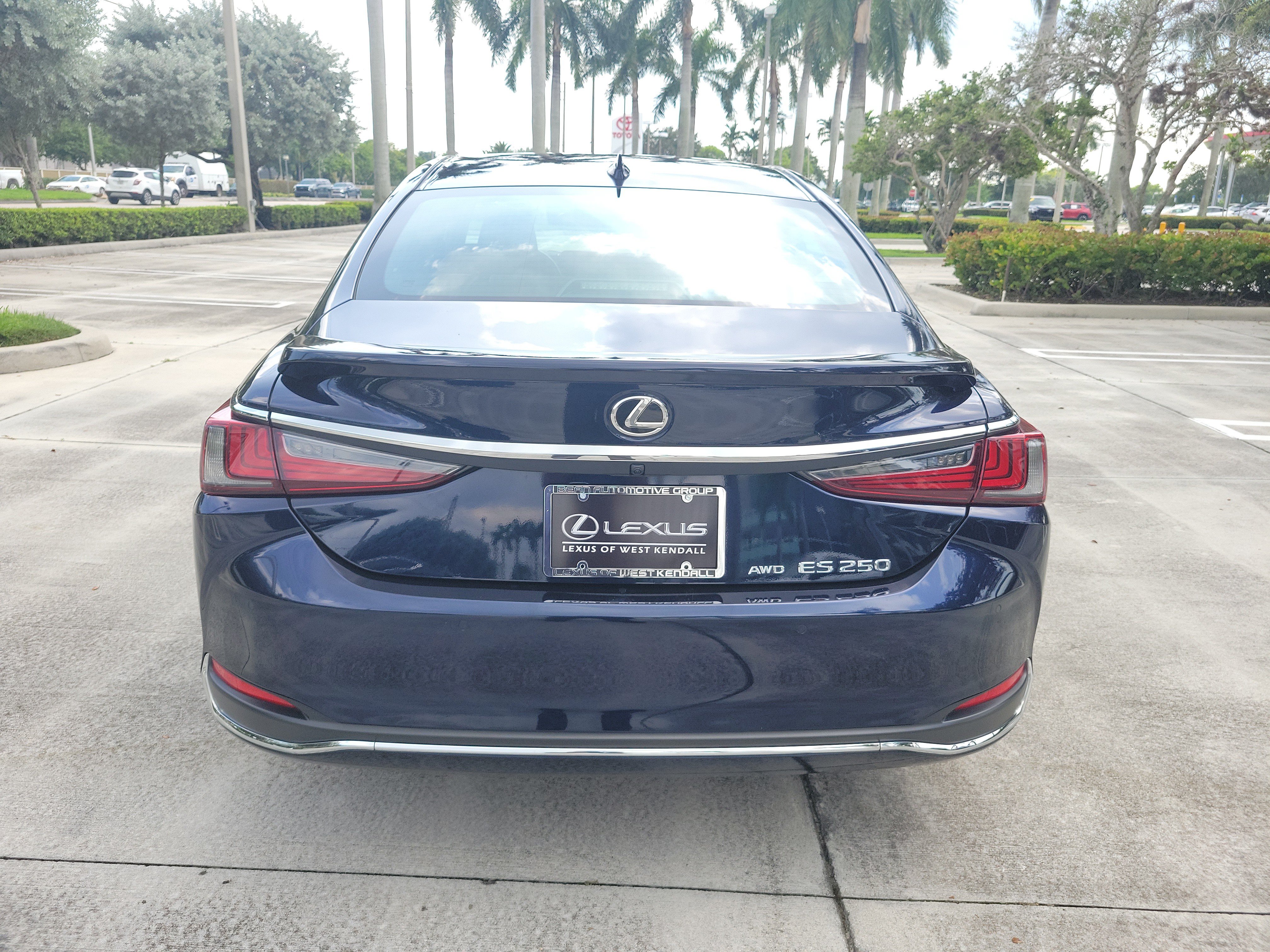 Used 2025 Lexus ES 250 w/ Luxury Package AWD/4WD image 7