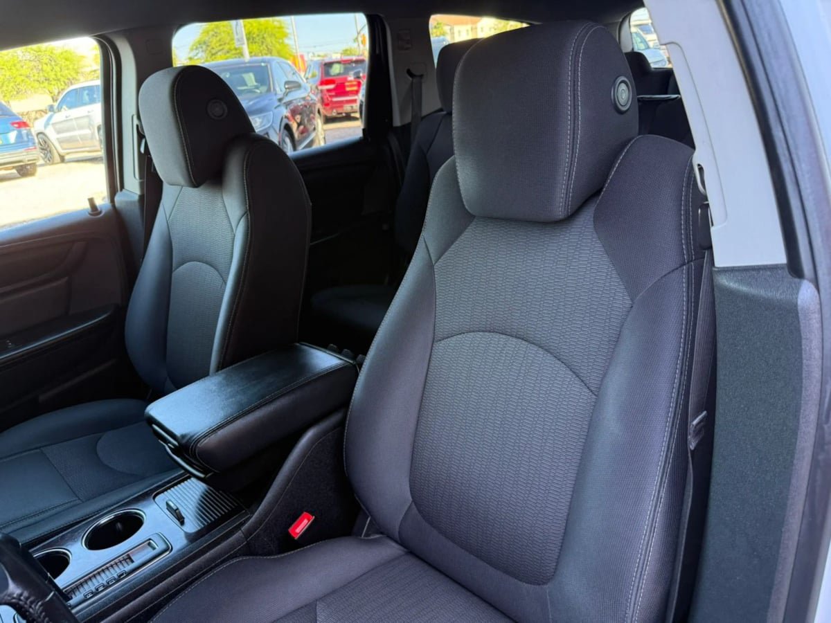 Used 2017 Chevrolet Traverse LT w/ Style and Technology Package AWD/4WD image 38