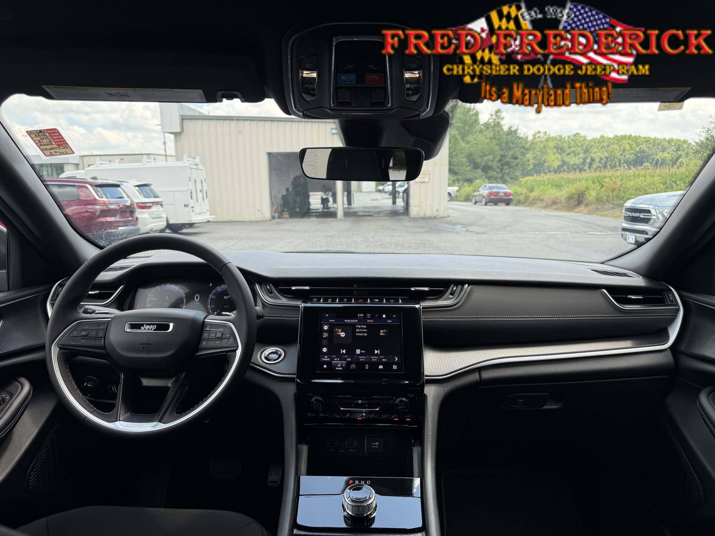 Used 2025 Jeep Grand Cherokee Laredo X AWD/4WD image 16