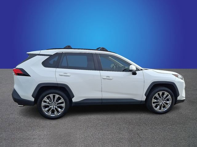 Used 2020 Toyota RAV4 XLE Premium image 4