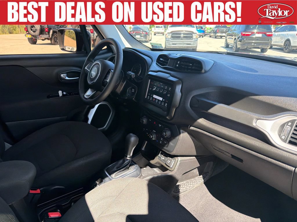 Used 2018 Jeep Renegade Latitude FWD image 27