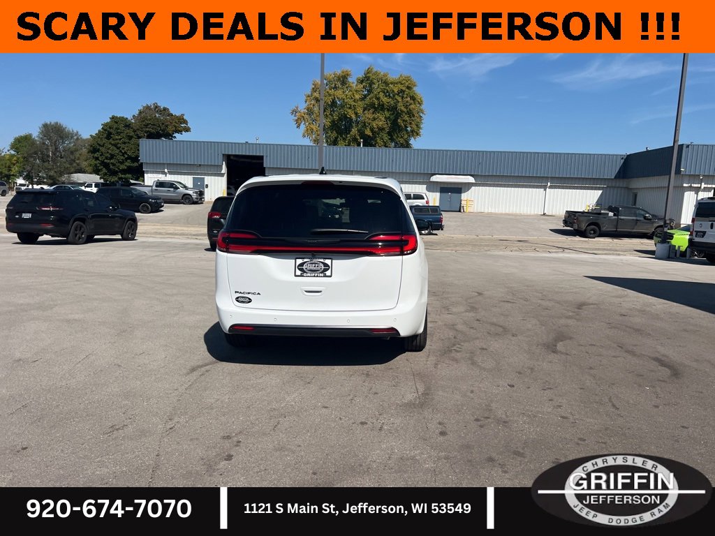 New 2026 Chrysler Pacifica Select image 15