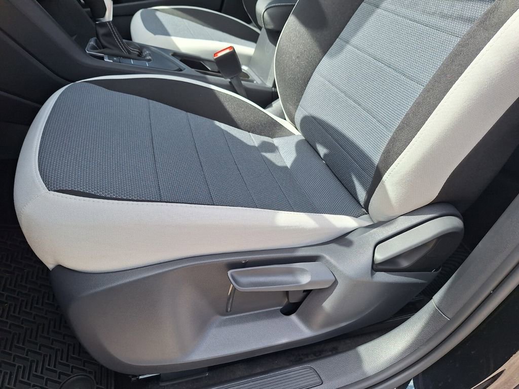 New 2026 Volkswagen Taos S image 10