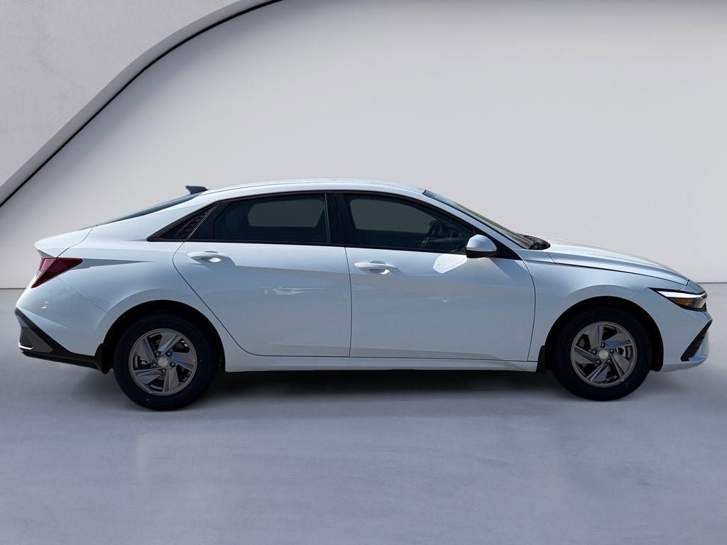 New 2026 Hyundai Elantra SE FWD image 6