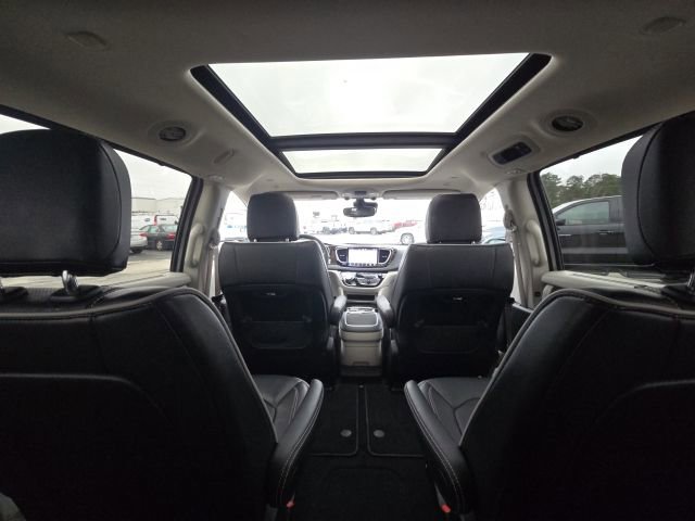 Used 2024 Chrysler Pacifica Limited image 18