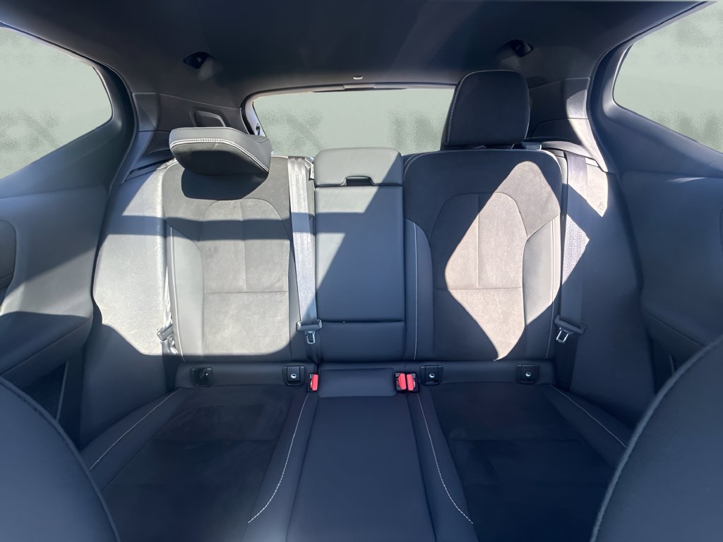 Used 2025 Volvo XC40 B5 Plus AWD/4WD image 11