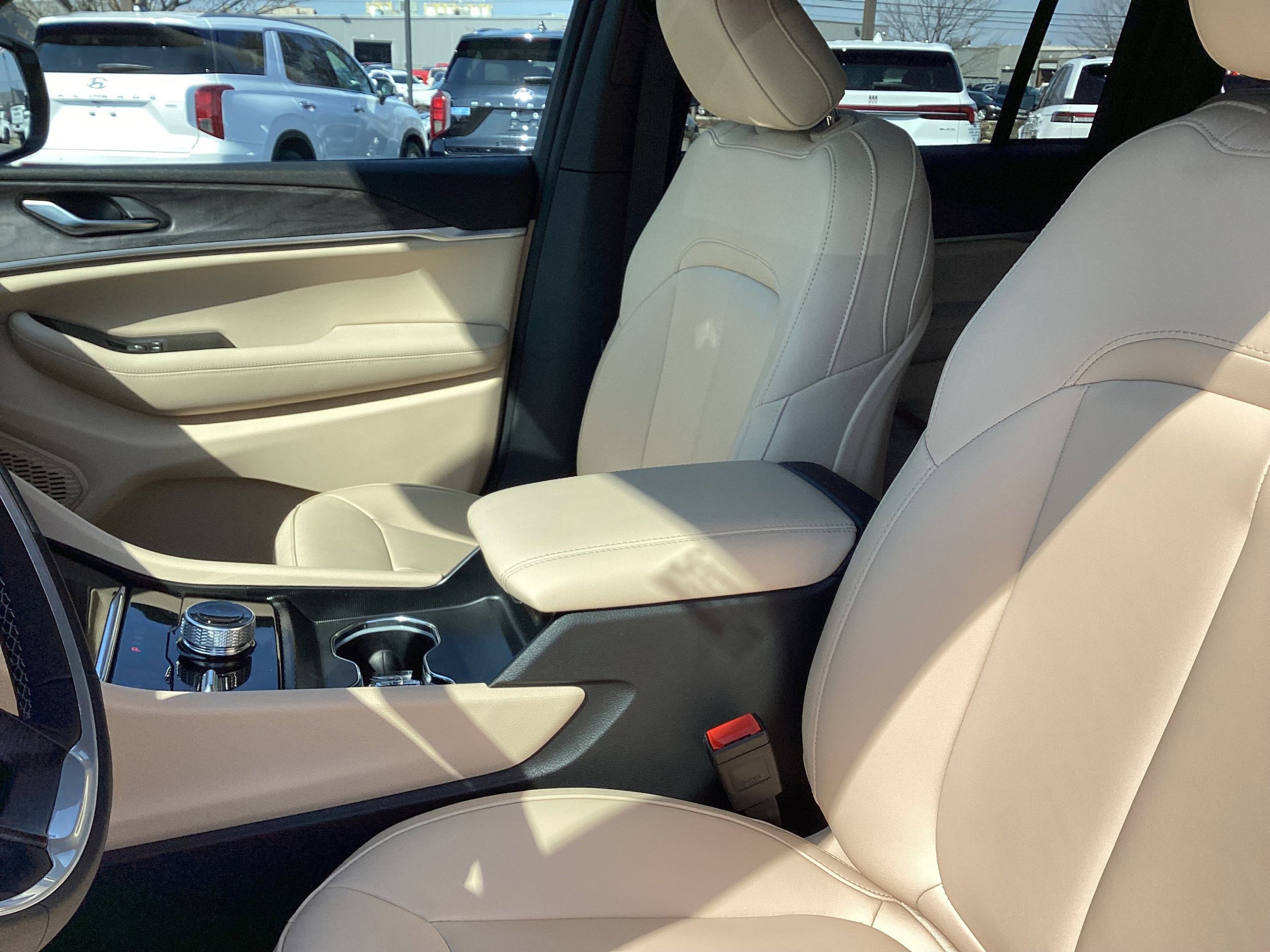 Used 2024 Jeep Grand Cherokee Limited AWD/4WD image 12