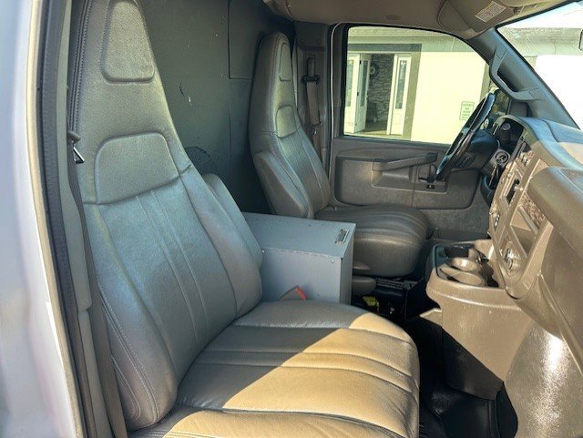 Used 2017 Chevrolet Express 2500 RWD image 23