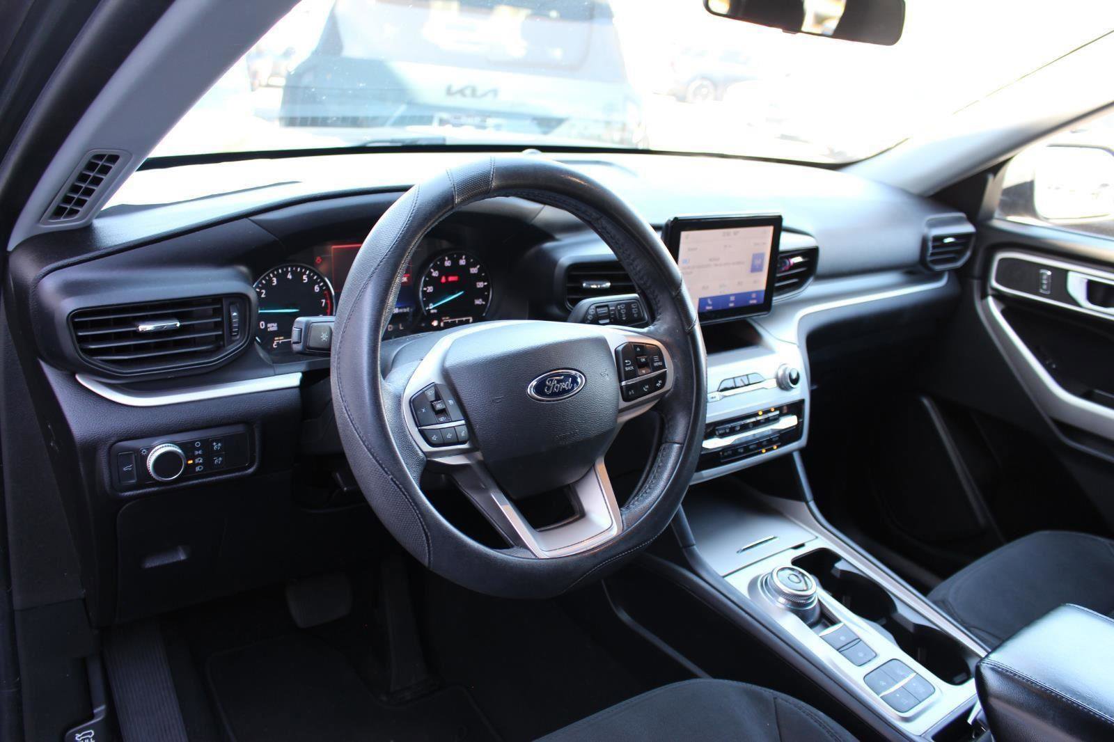 Used 2021 Ford Explorer XLT image 18