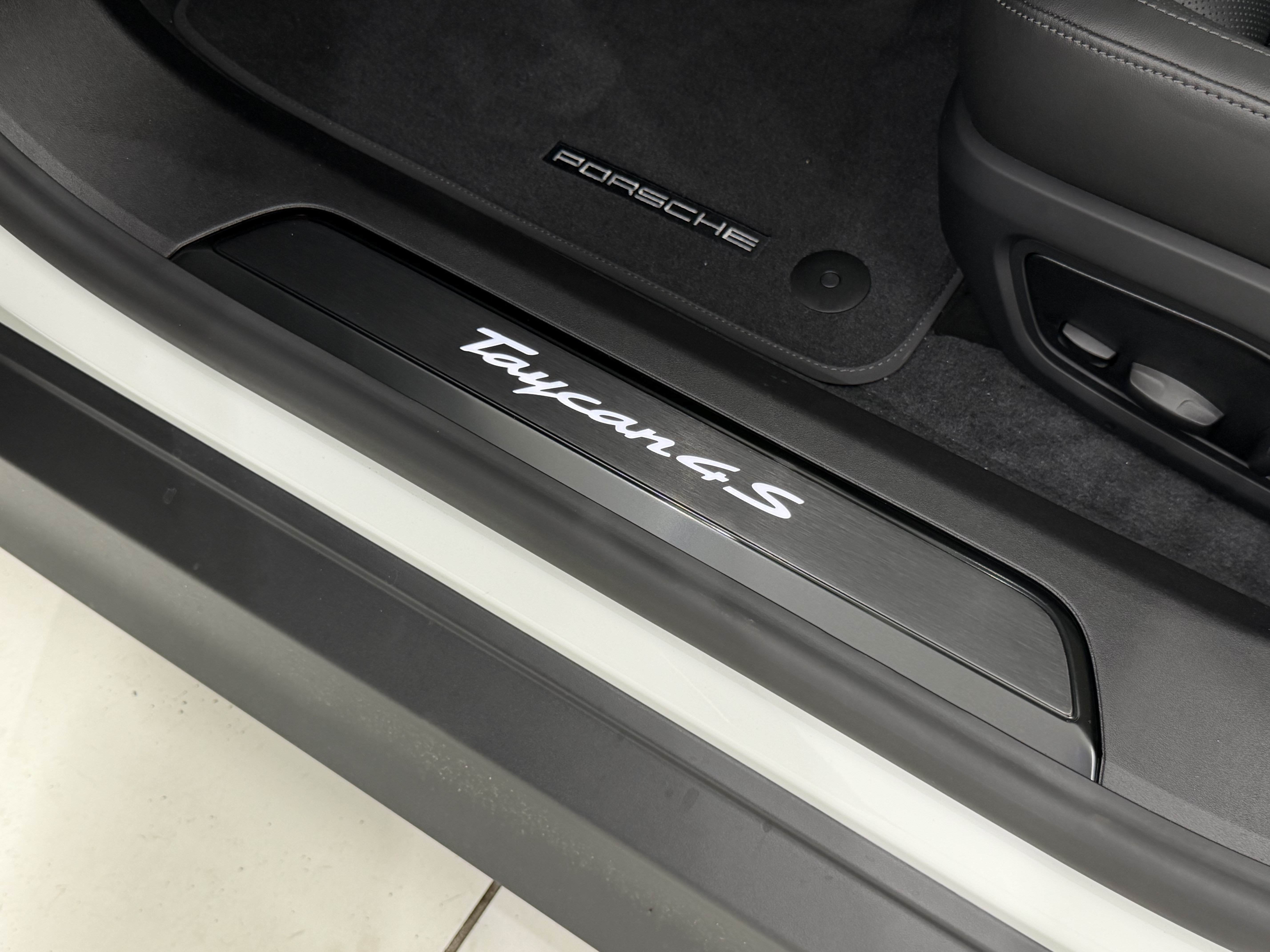 New 2026 Porsche Taycan 4S AWD/4WD image 31