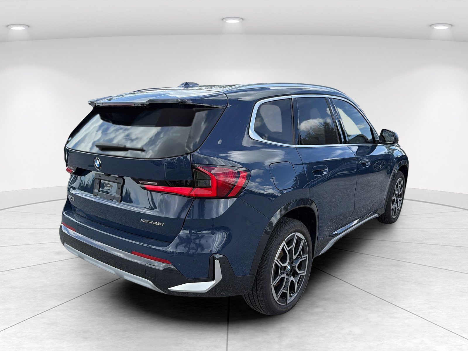 New 2026 BMW X1 xDrive28i w/ Technology Package AWD/4WD image 4