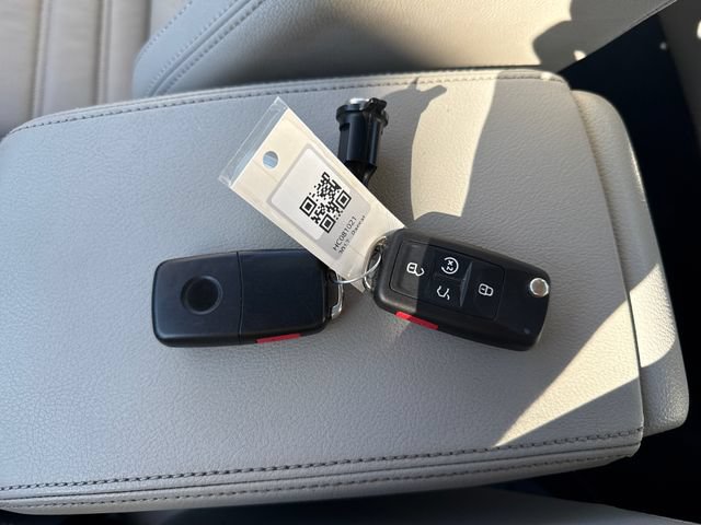 Used 2017 Volkswagen Passat 1.8T SEL Premium FWD image 12