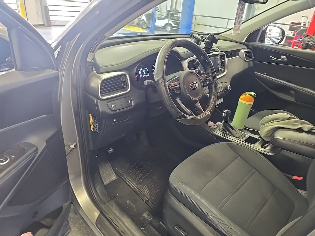 Used 2017 Kia Sorento LX w/ LX Convenience Package AWD/4WD image 2