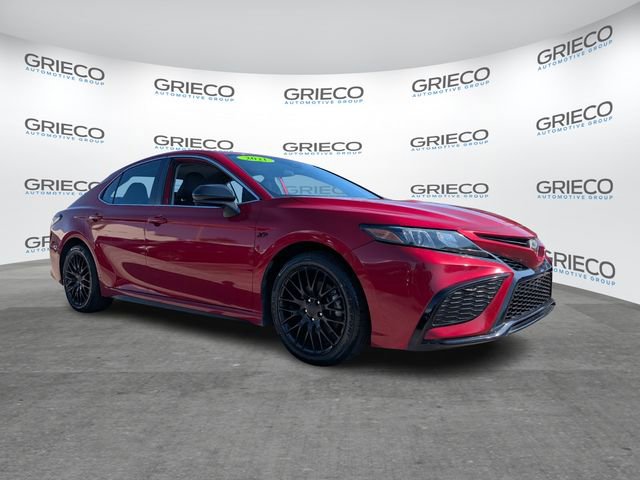 Used 2021 Toyota Camry SE image 1