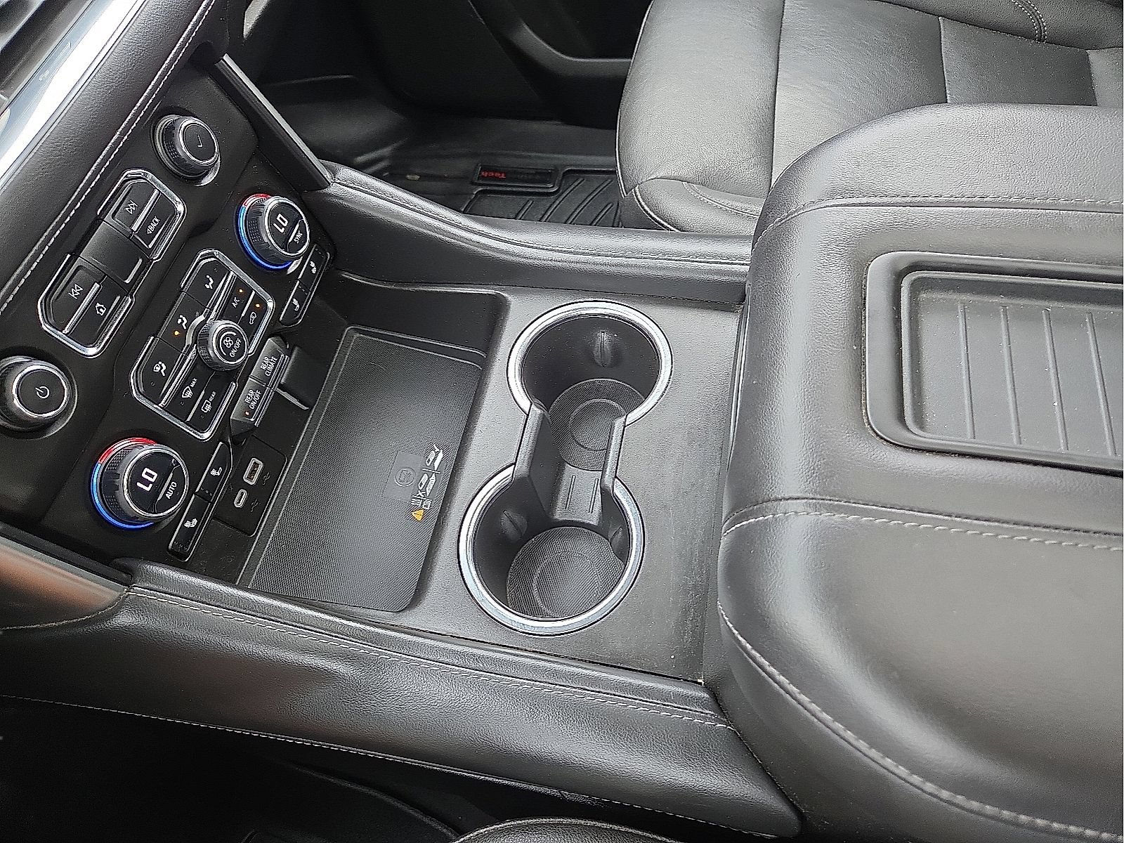 Used 2023 Chevrolet Tahoe Z71 w/ Luxury Package AWD/4WD image 25