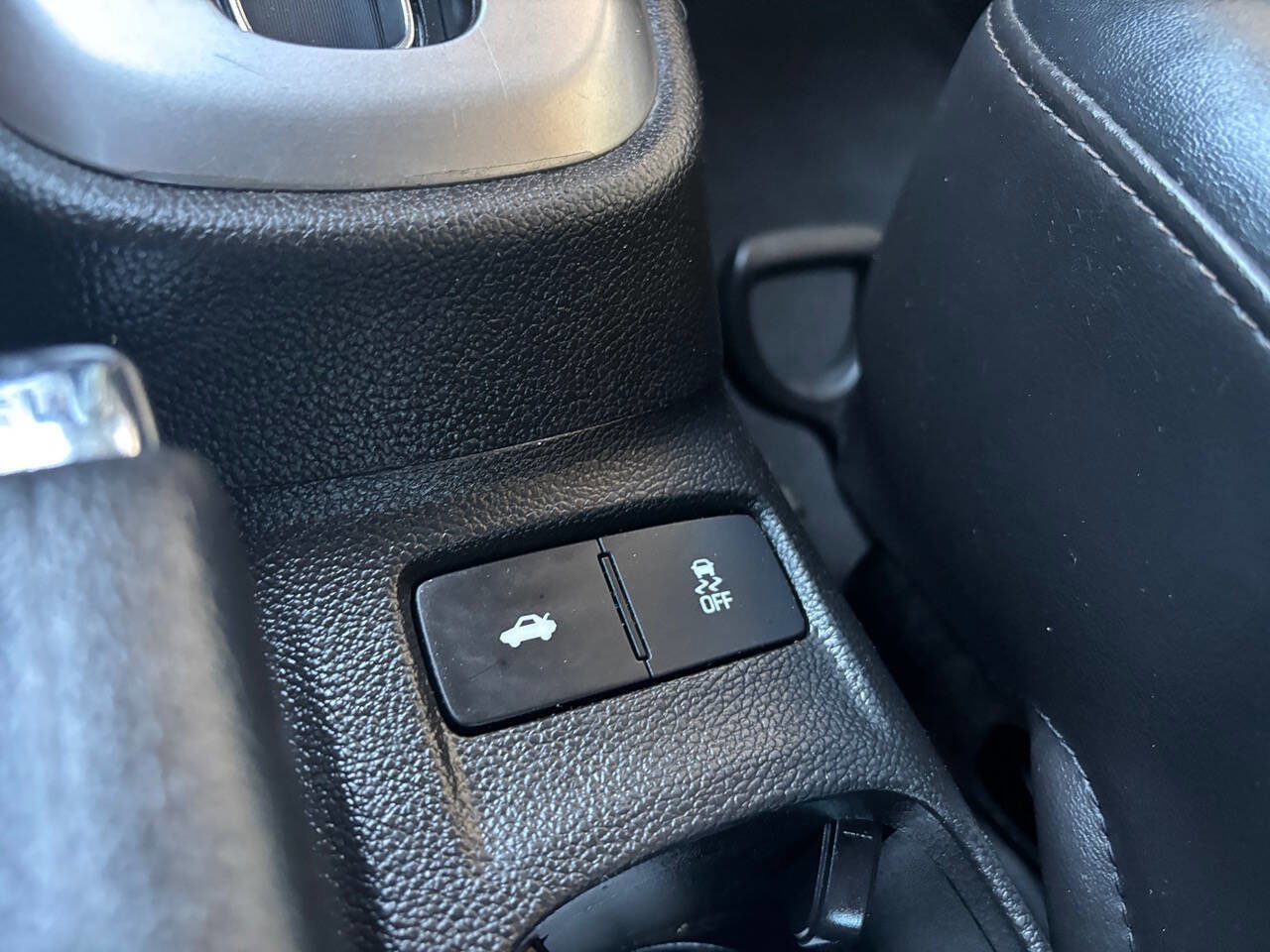Used 2020 Chevrolet Sonic Premier FWD image 27